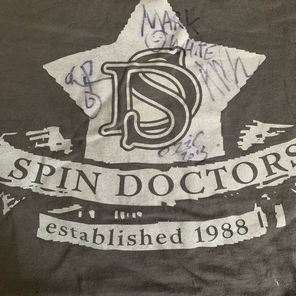 Signed Spin Doctors T shirt size Small